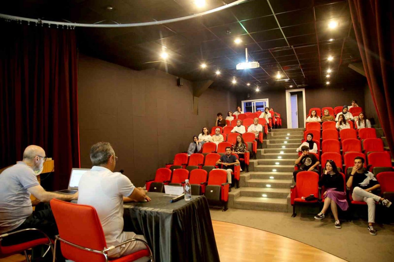 Genç Atölye’de konu psikoloji ve sinema oldu