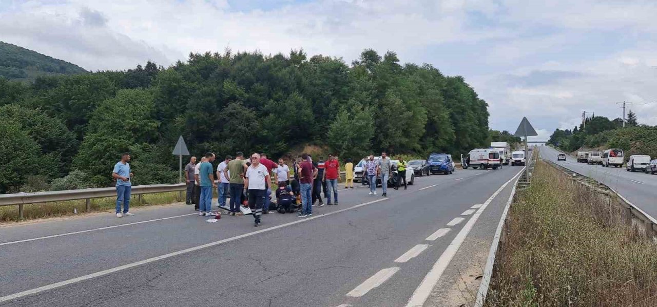 D-100’de otomobil ile motosiklet çarpıştı: 2 yaralı