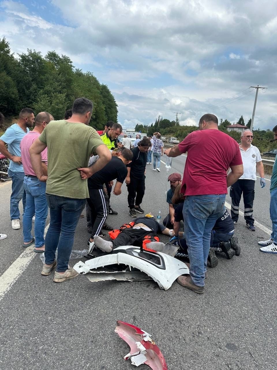 D-100’de otomobil ile motosiklet çarpıştı: 2 yaralı