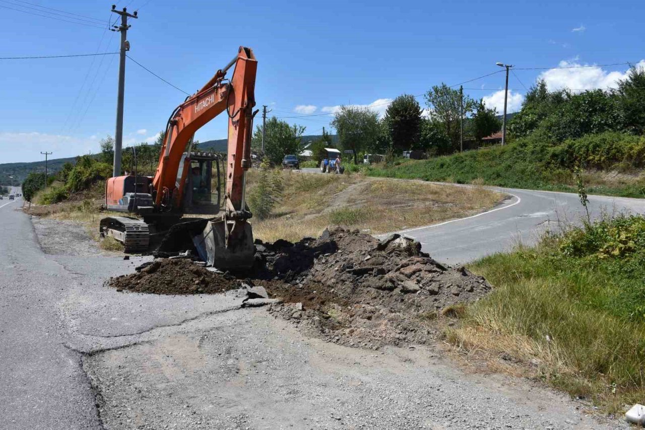 "Tapulu yerim" dedi, kepçeyle yolu kapattı
