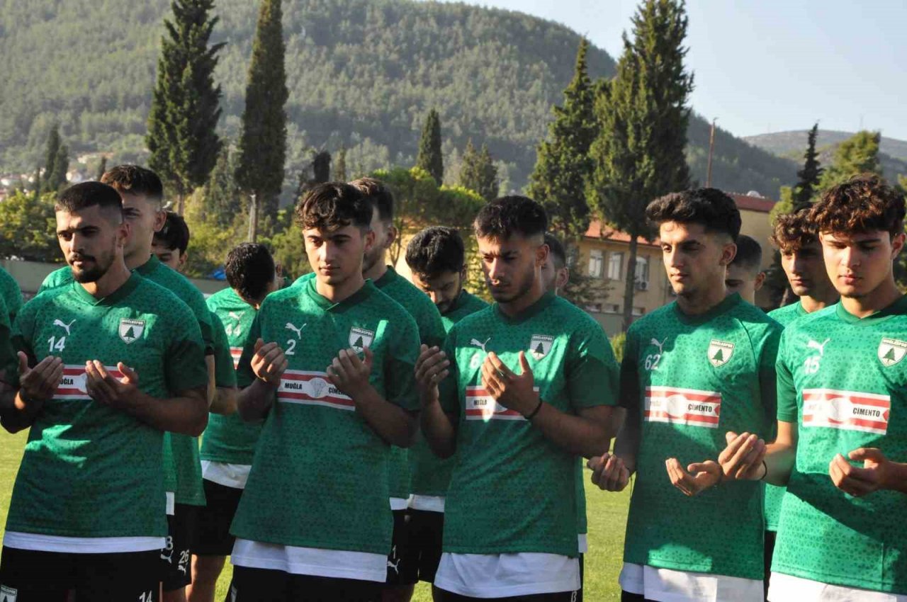 Muğlaspor sezonun ilk antrenmanı için sahaya indi