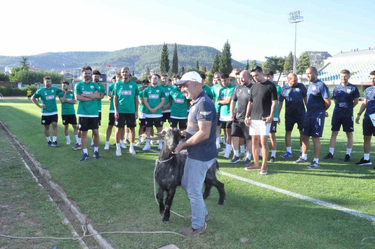 Muğlaspor sezonun ilk antrenmanı için sahaya indi