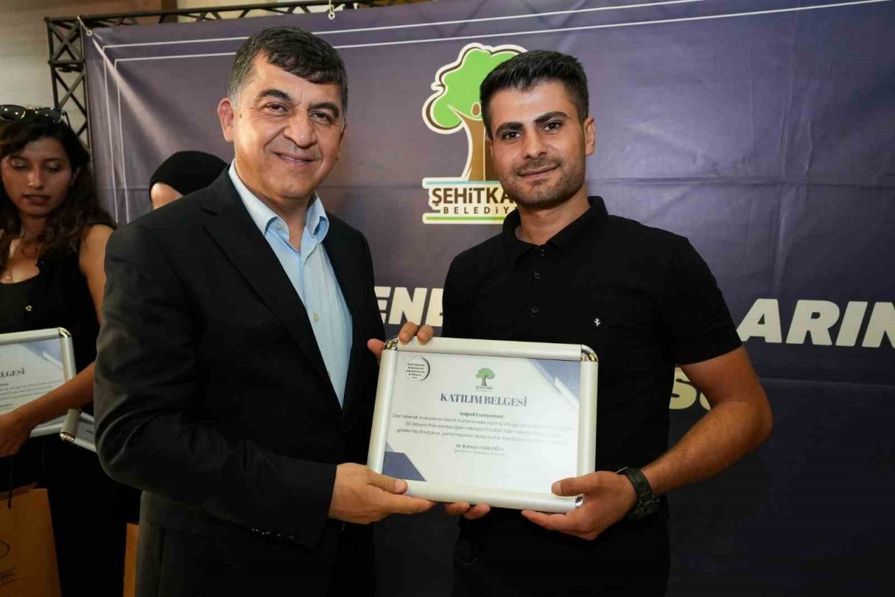 Gençlerin hayali, bir sonraki kareyi üniformalı çektirmek