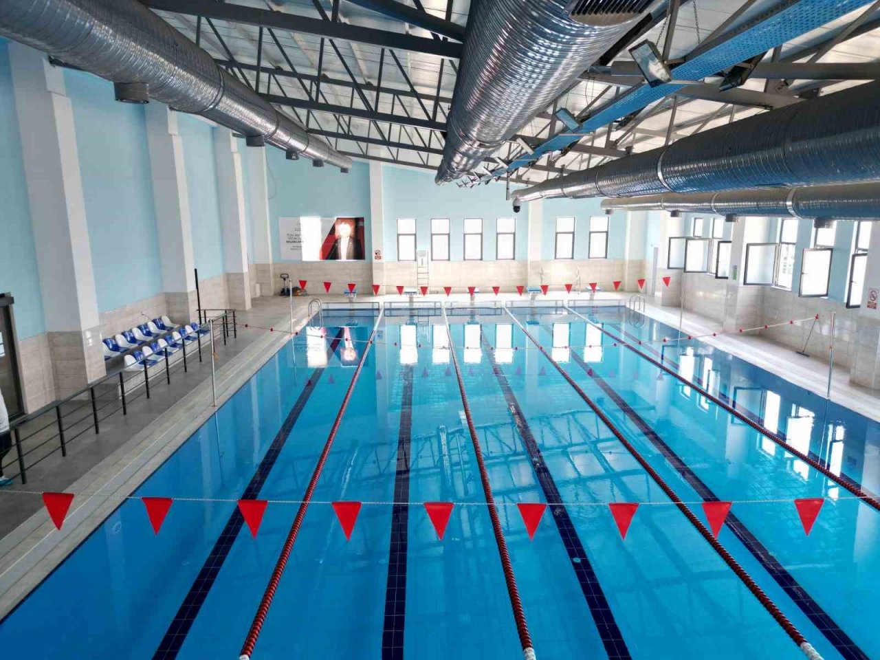 Kurtalan’da yarı olimpik yüzme havuzu açıldı