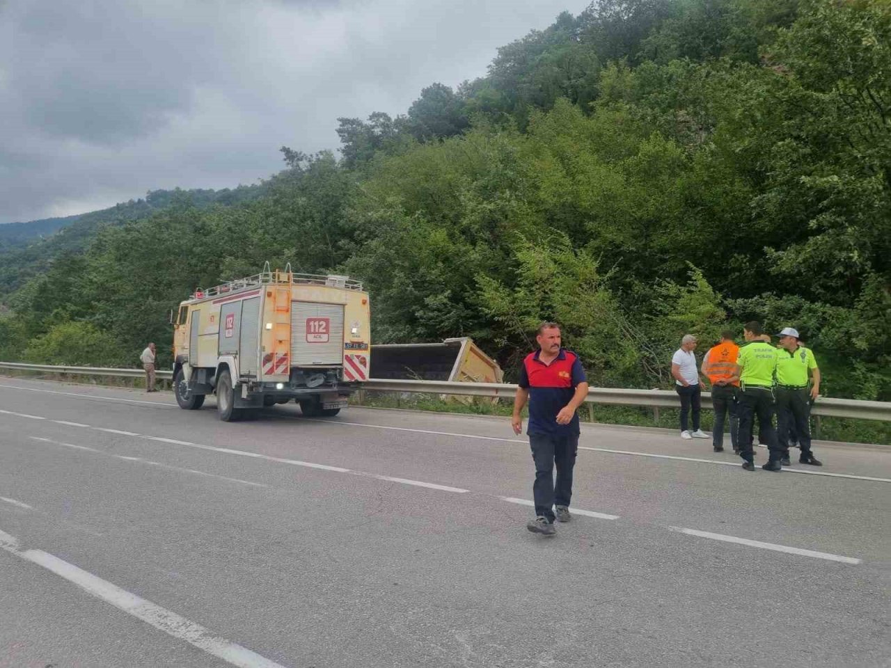 Sinop’ta kamyon devrildi: 1 yaralı