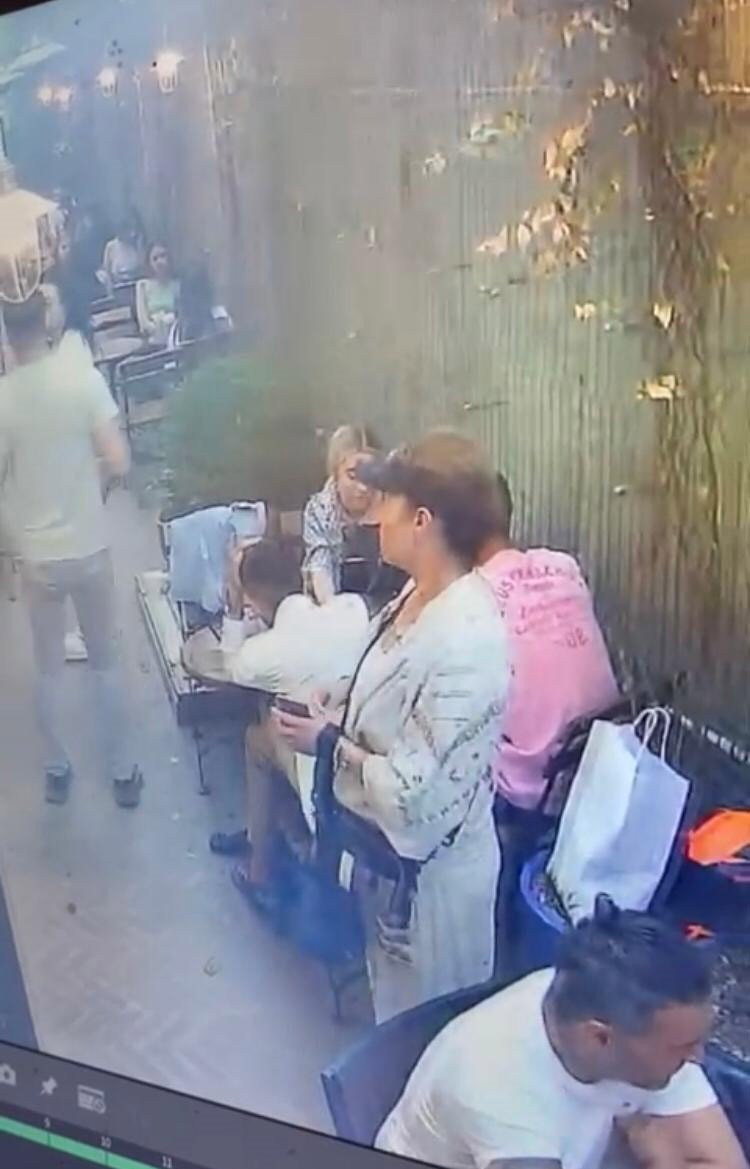 Şişli’de oyunculara taş çıkaran hırsız kamerada: Önce çaldı sonra markette harcadı