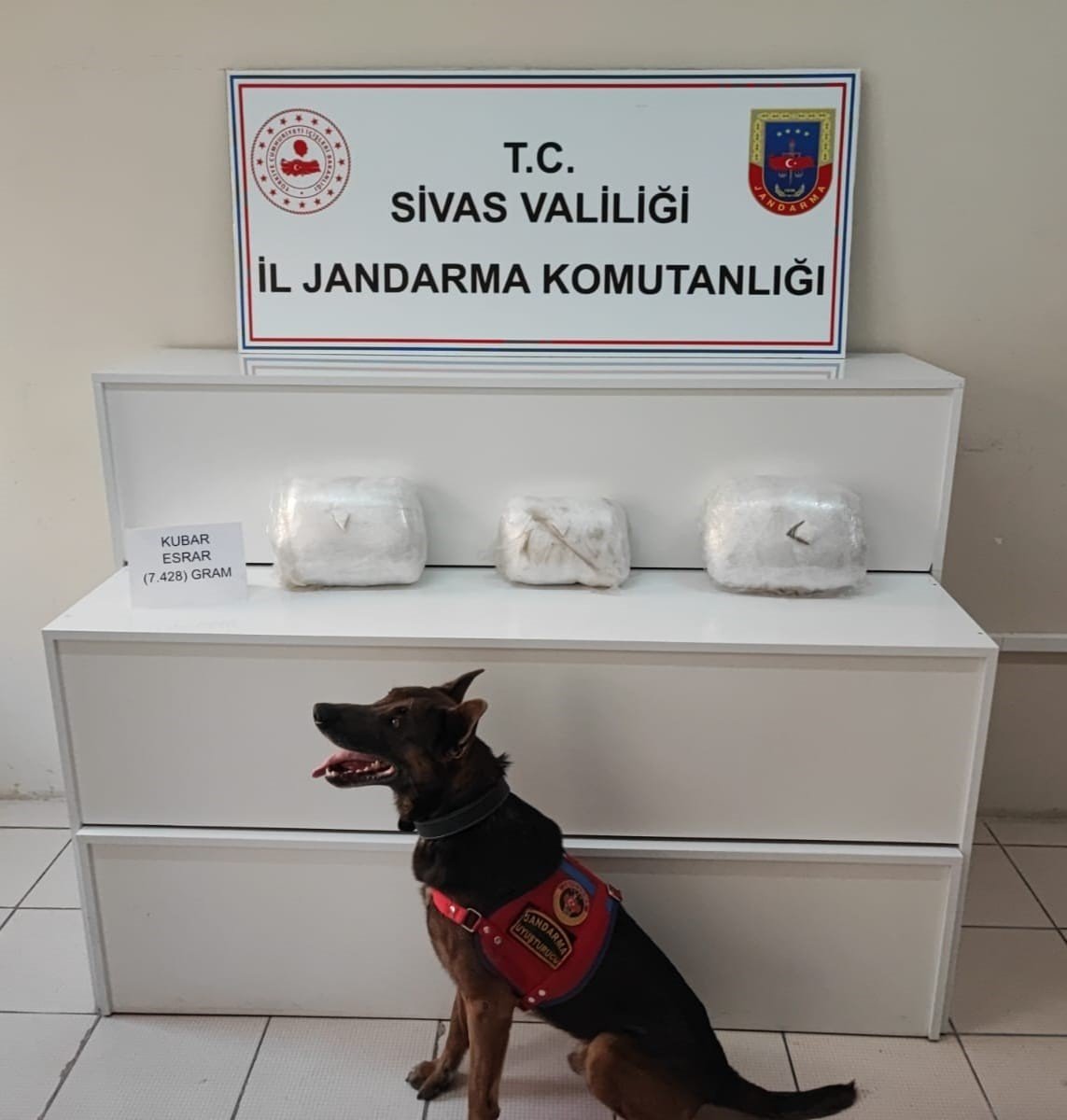 ’Raket’ tepki verdi, 7 kilo 428 gram esrar ele geçirildi
