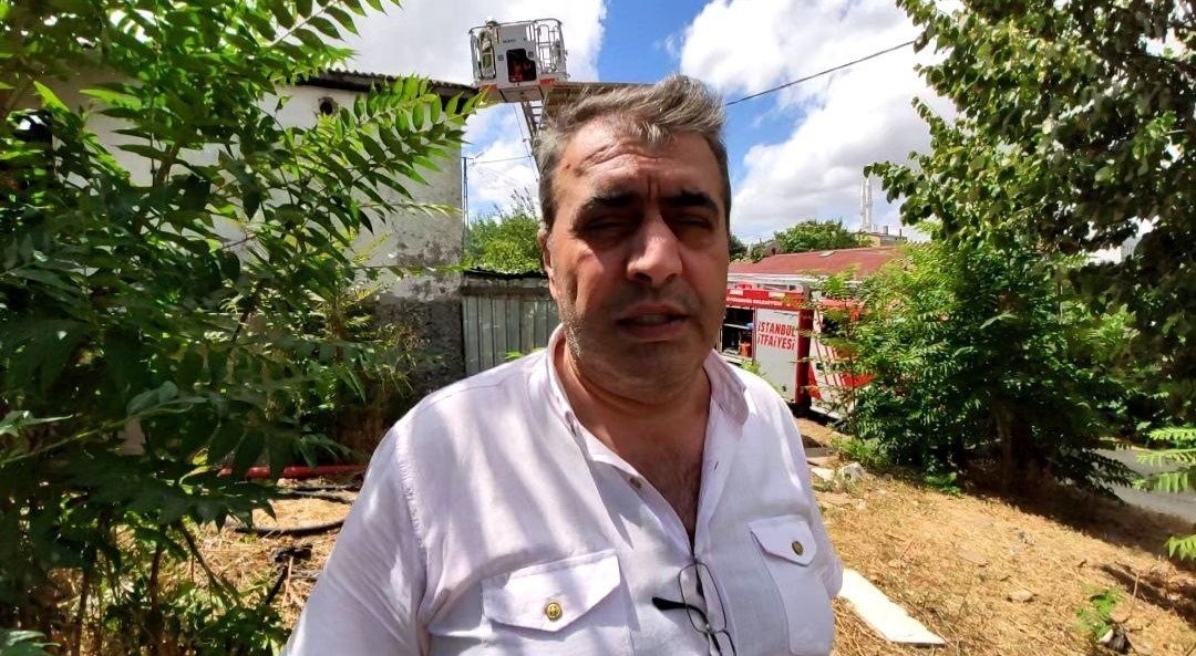 Sultangazi’de elektrik direğinden kopan kablo gecekonduyu küle çevirdi