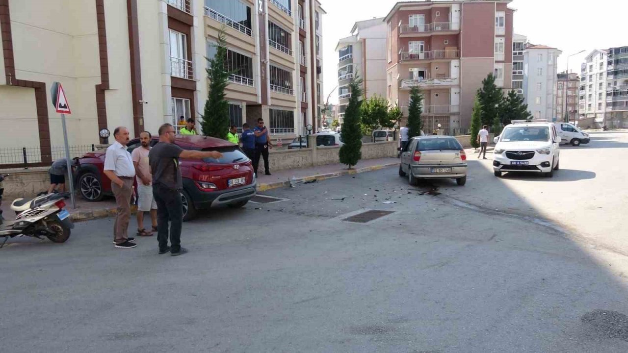 Kaza anı saniye saniye güvenlik kamerasına yansıdı