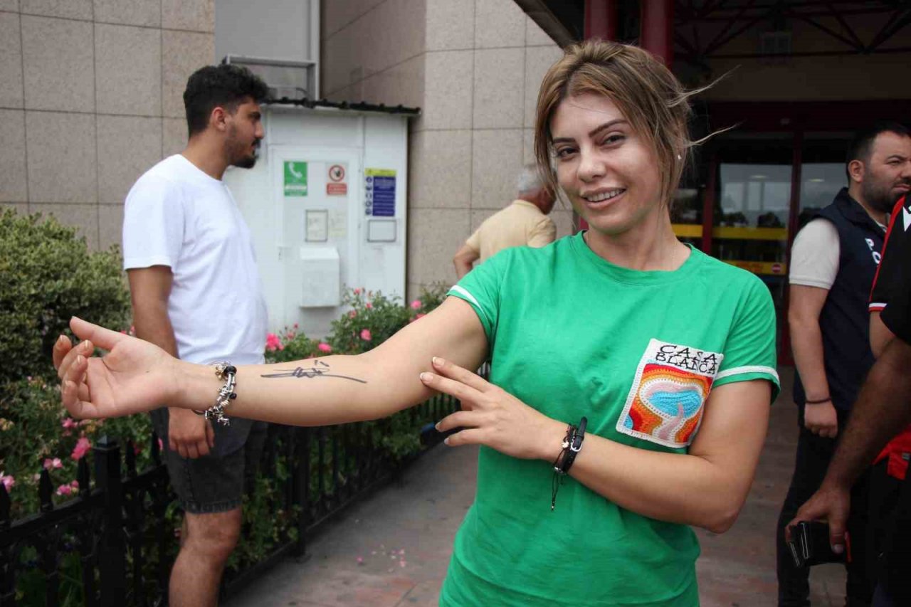 Samsunspor’un yeni yıldızı Ntcham havalimanında karşılandı