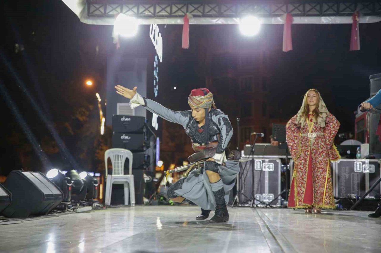 Uluslararası Şair Şeyhi Şiir ve Sanat Festivali, final gecesi ile sona erdi