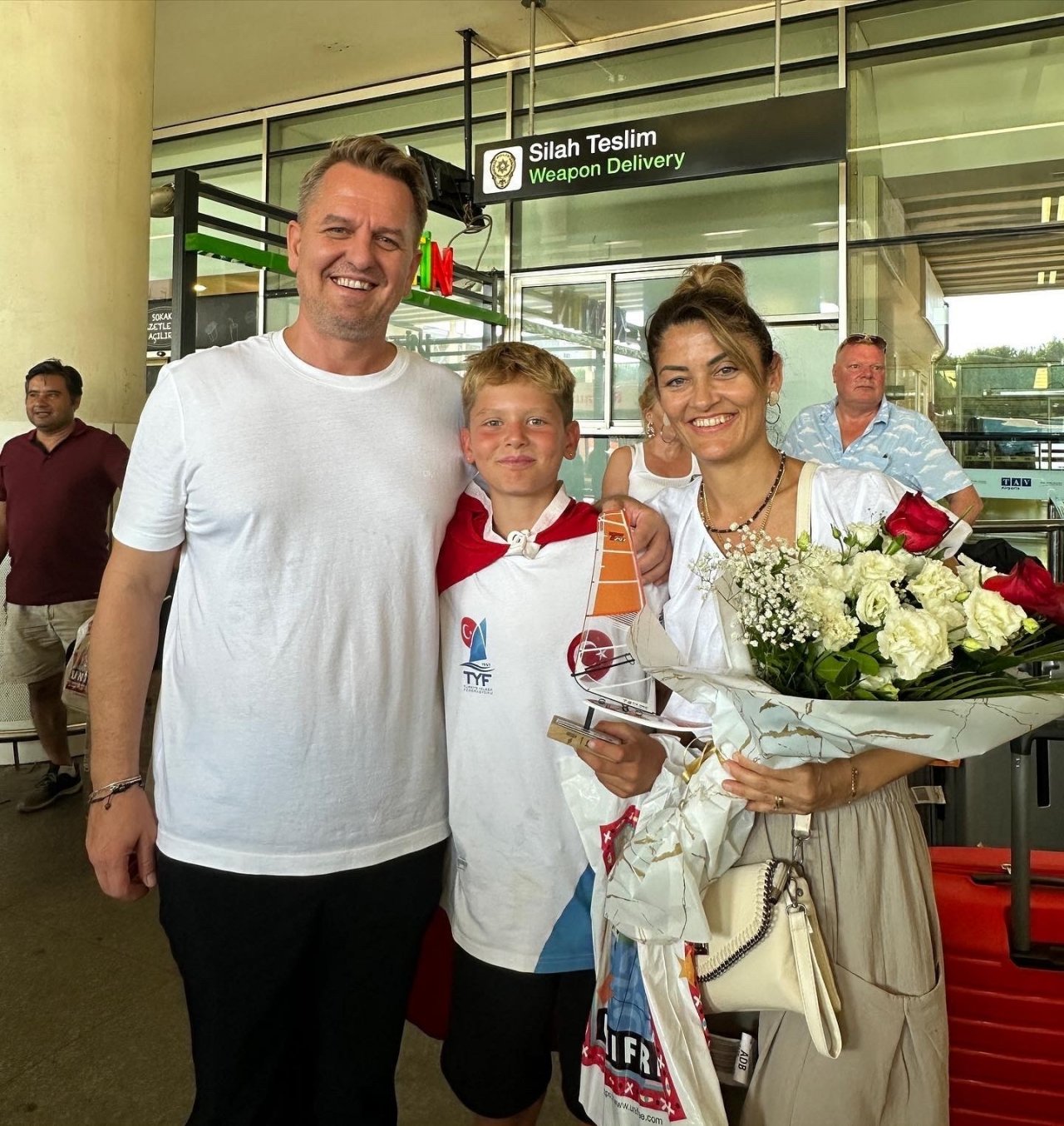 11 yaşındaki milli sörfçü Sarp, dünya üçüncüsü oldu