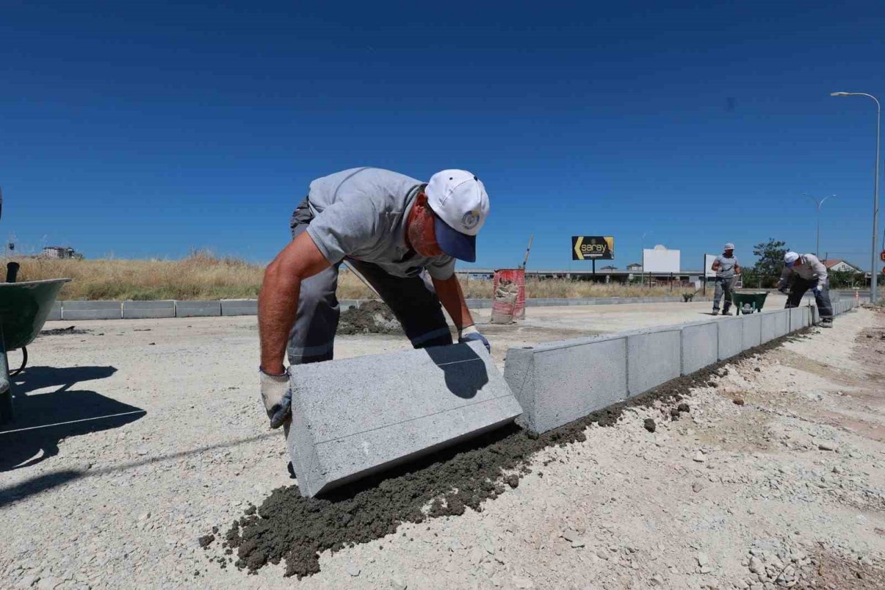 Uşak Belediyesi alt yapı ve üst yapı çalışmaları hız kesmeden devam ediyor
