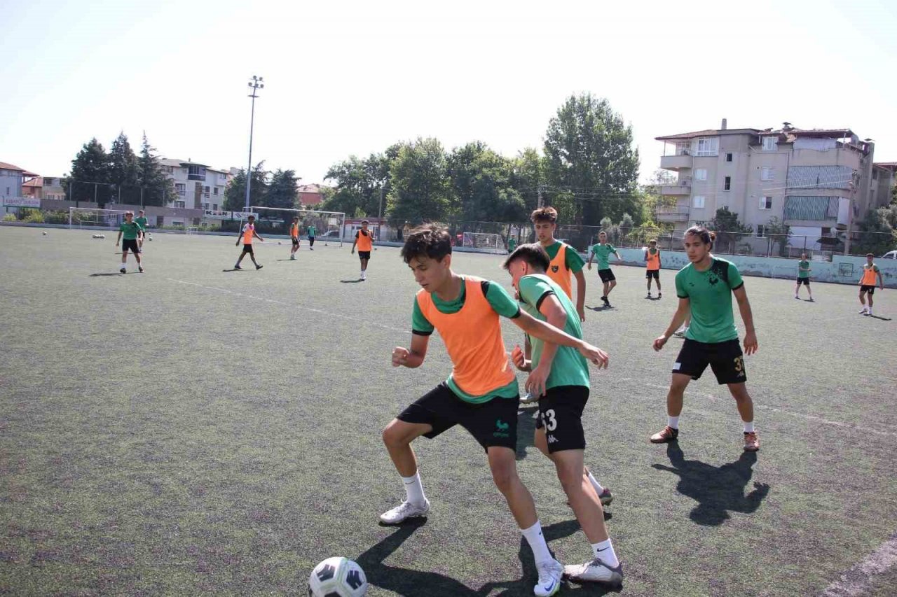 Genç horozlar yeni sezona iddialı hazırlanıyor