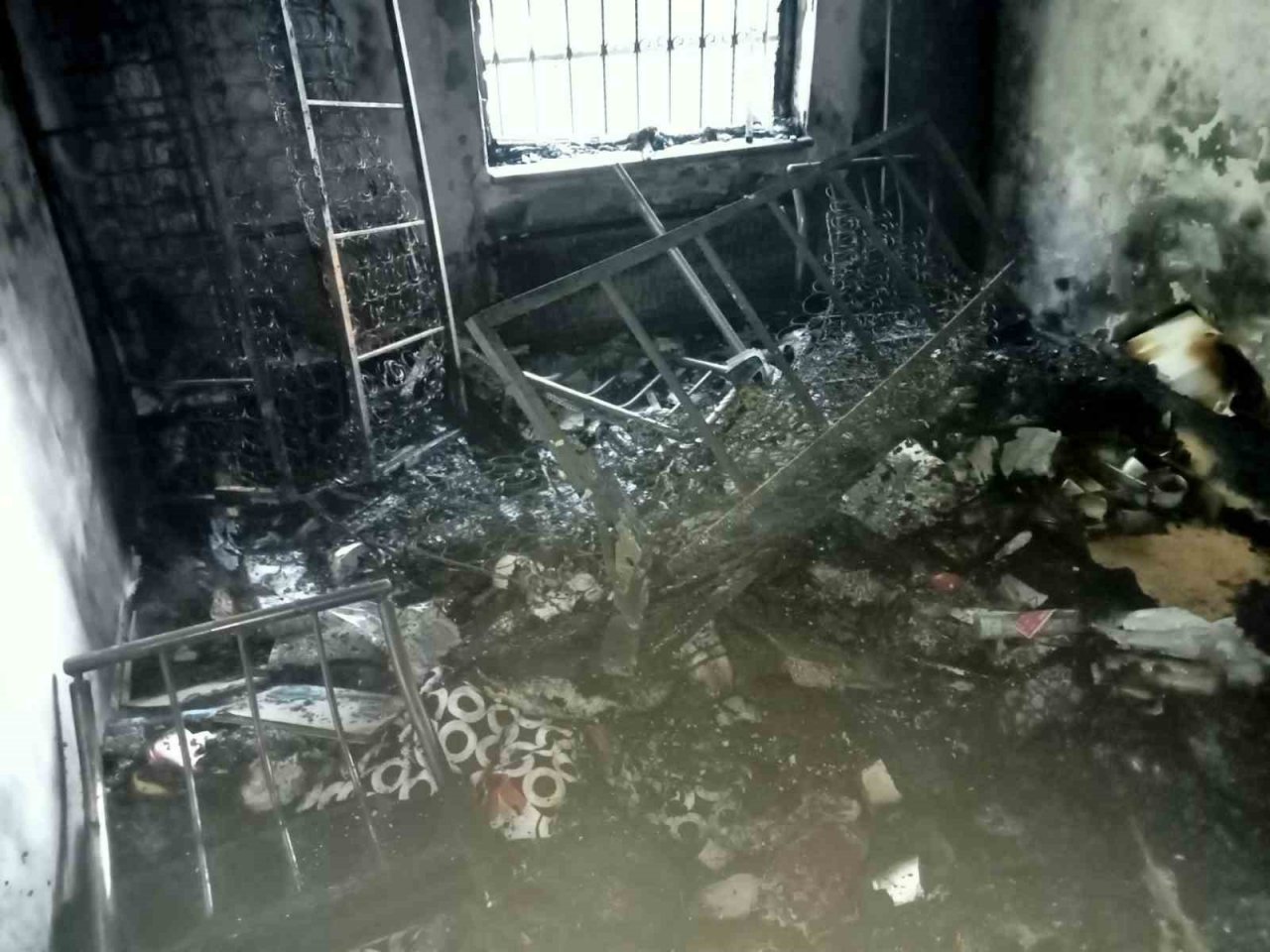 Elektrik tesisatındaki arıza evi küle çevirdi, 6 günlük bebek ölümden döndü