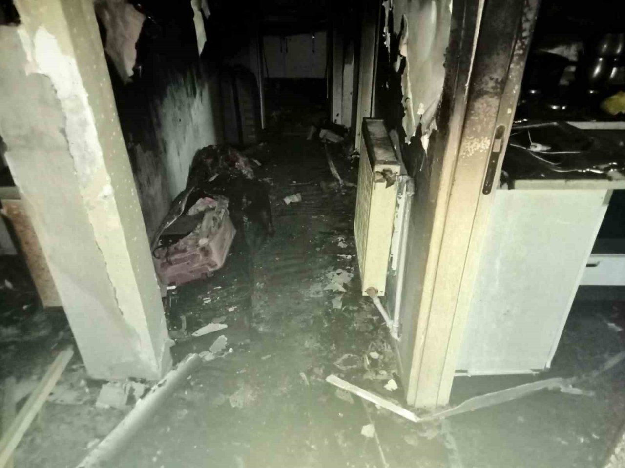 Elektrik tesisatındaki arıza evi küle çevirdi, 6 günlük bebek ölümden döndü