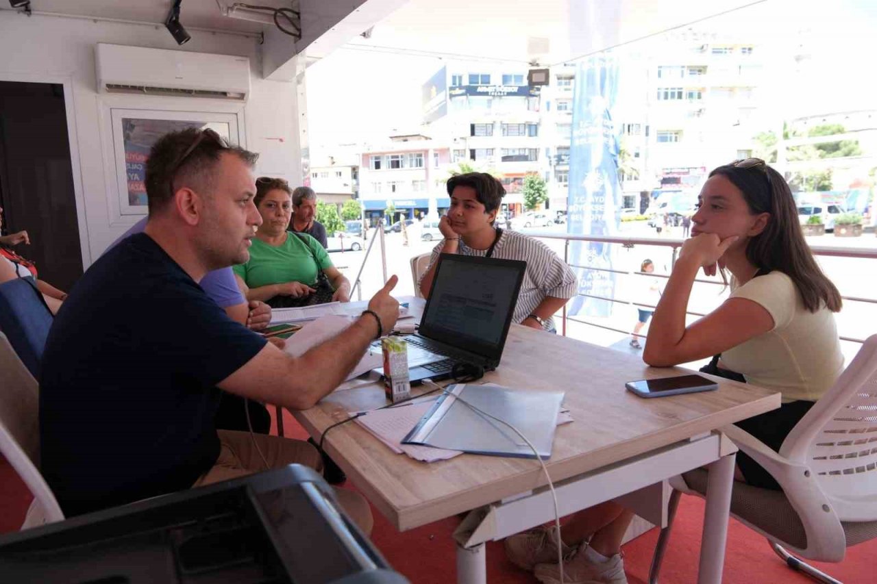 Aydın Büyükşehir Belediyesi’nin tercih tırına yoğun ilgi