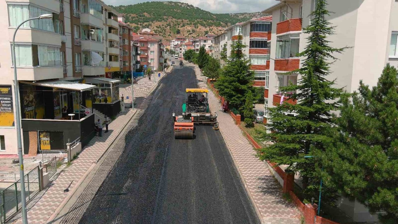 Başkan Bakkalcıoğlu 4 Eylül Mahallesi’ndeki asfalt çalışmalarını yerinde inceledi