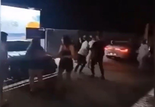 Alaçatı’da eğlence mekanı çalışanları müşterileri darp etti