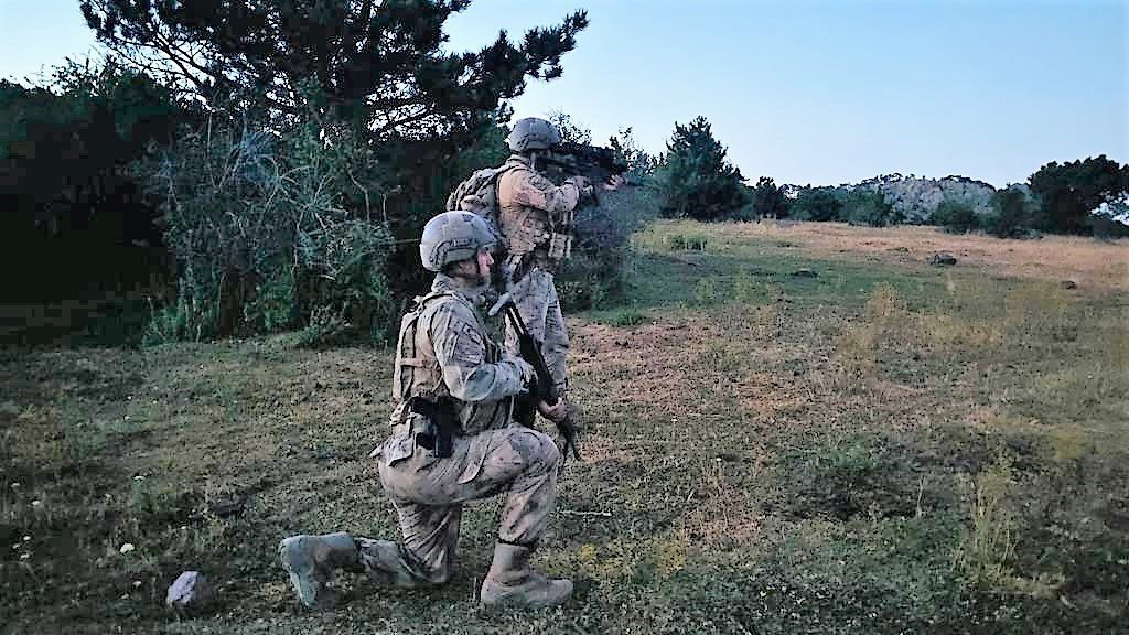 Komandolar orman yangınlarına karşı Akdağ’ın zirvesine kamp kurdu