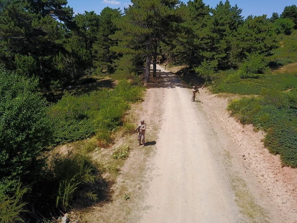 Komandolar orman yangınlarına karşı Akdağ’ın zirvesine kamp kurdu