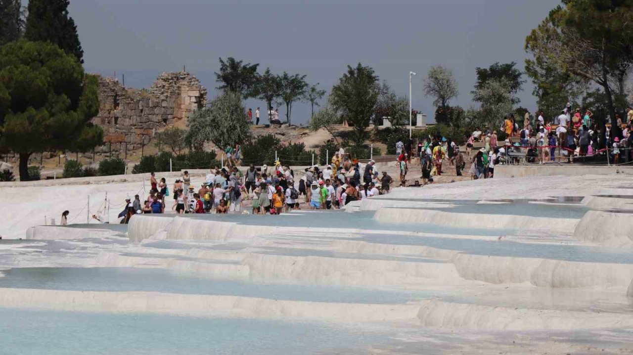 Beyaz cennet ilk 7 ayda 1,2 milyon turisti ağırladı