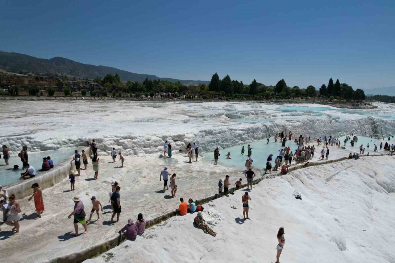 Beyaz cennet ilk 7 ayda 1,2 milyon turisti ağırladı