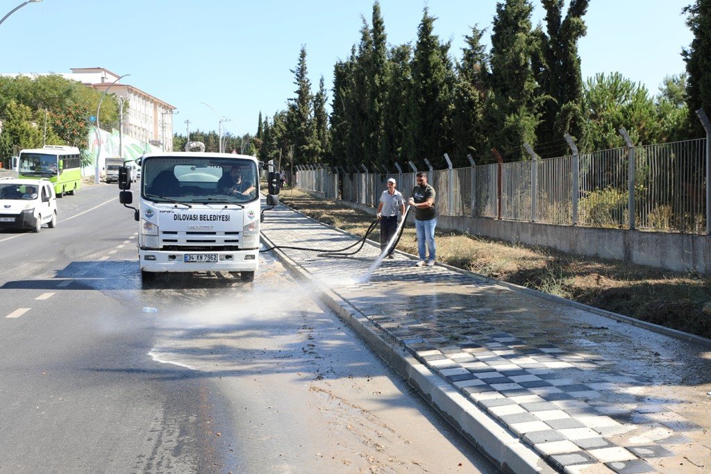 Dilovası’nda temizlik çalışmaları sürüyor