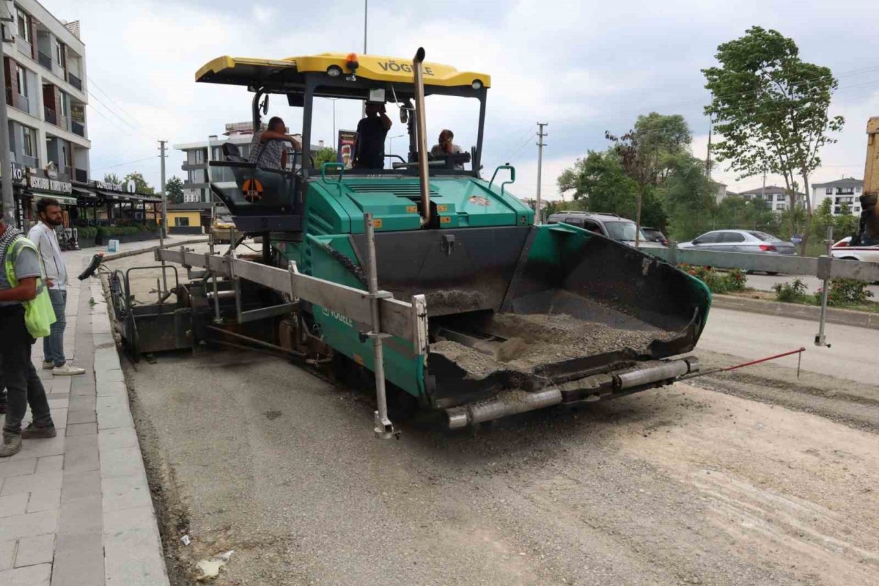 Üniversite yolu asfaltlamaya hazırlanıyor
