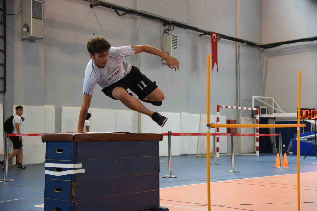 Rektör Sözbir parkur sınavlarını inceledi