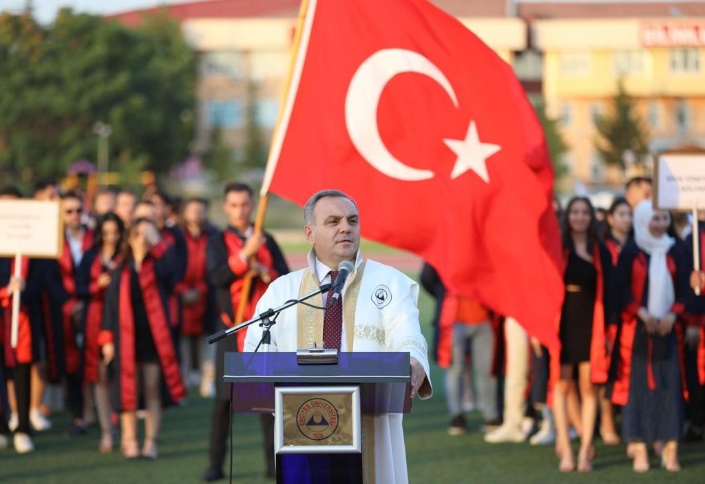 ERÜ Spor Bilimleri Fakültesi’nde mezuniyet heyecanı