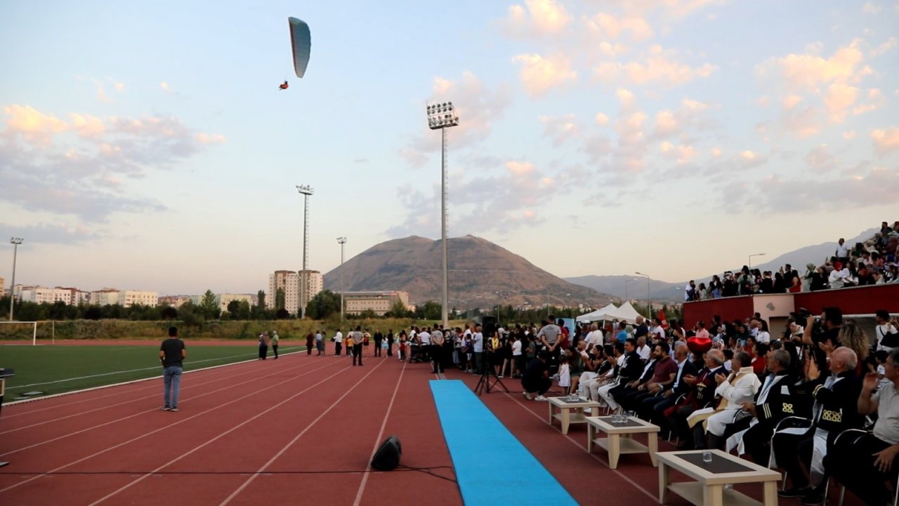 ERÜ Spor Bilimleri Fakültesi’nde mezuniyet heyecanı