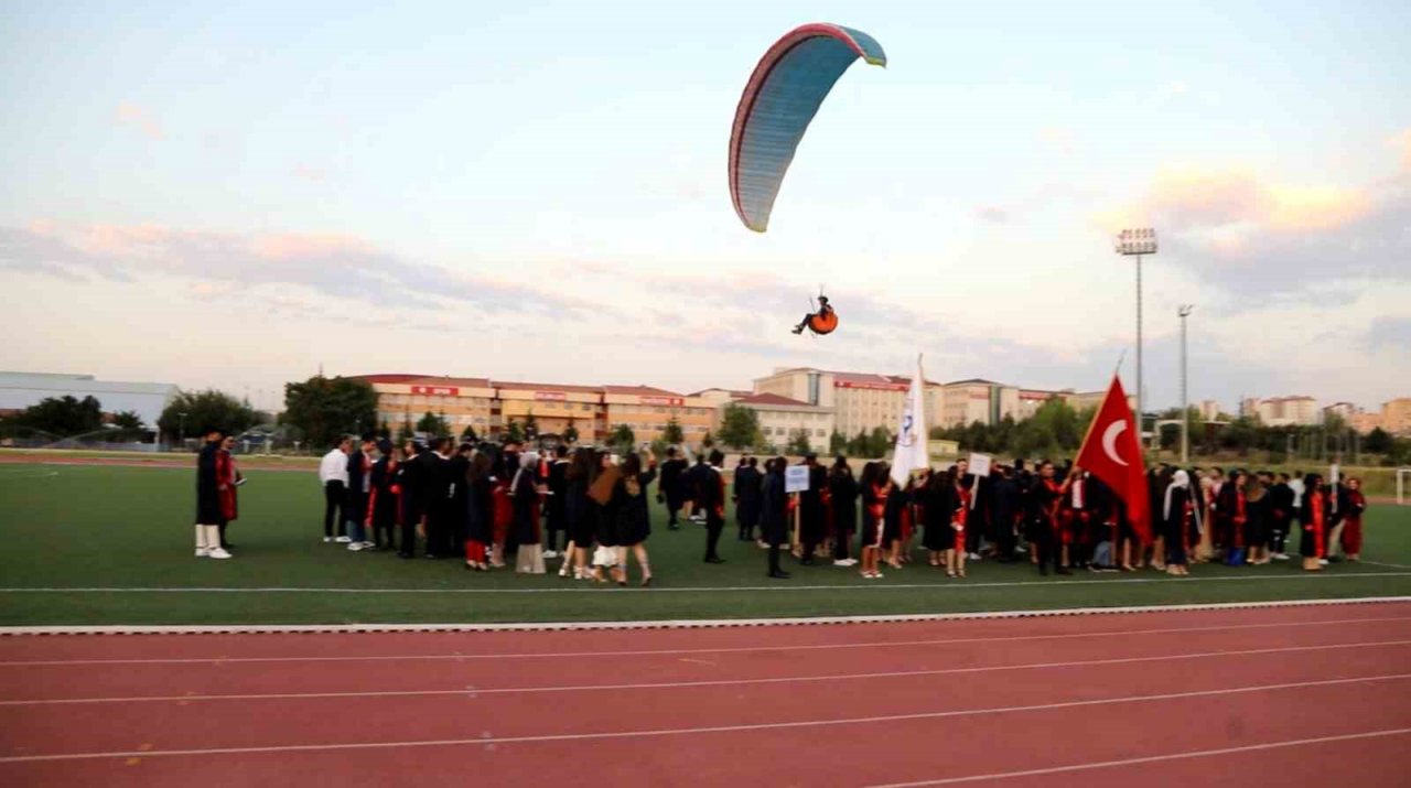 ERÜ Spor Bilimleri Fakültesi’nde mezuniyet heyecanı