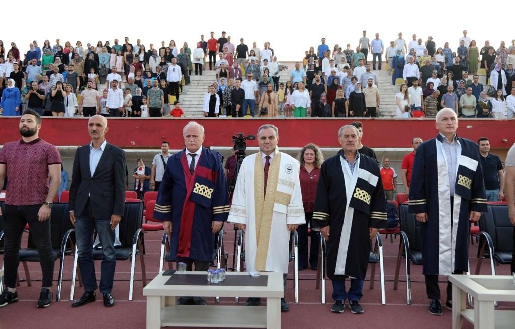 ERÜ Spor Bilimleri Fakültesi’nde mezuniyet heyecanı