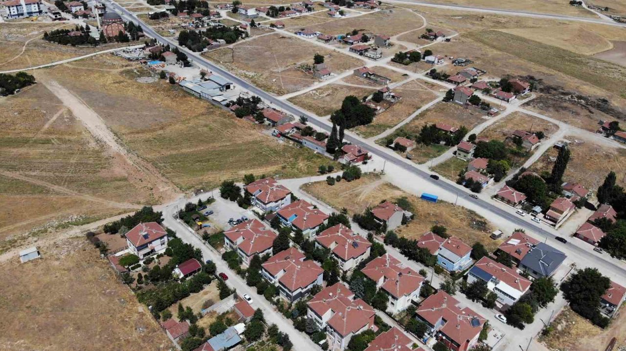 Doğalgaz caddenin bir tarafında var diğer tarafında yok