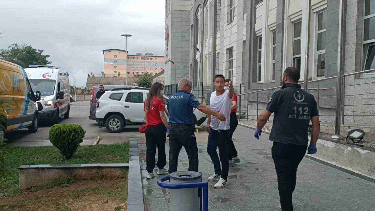 Adliye önünde kendini ateşe verdi