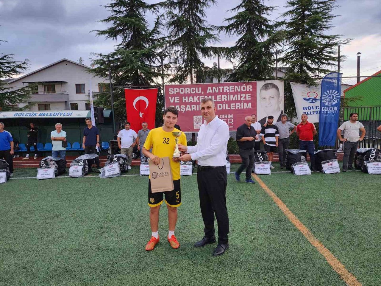 Spor kulüplerine malzeme desteği