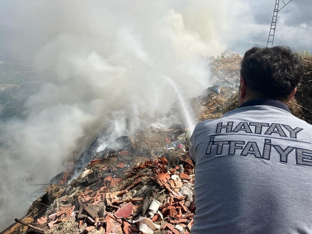 Moloz yangını itfaiye ekipleri tarafından söndürüldü