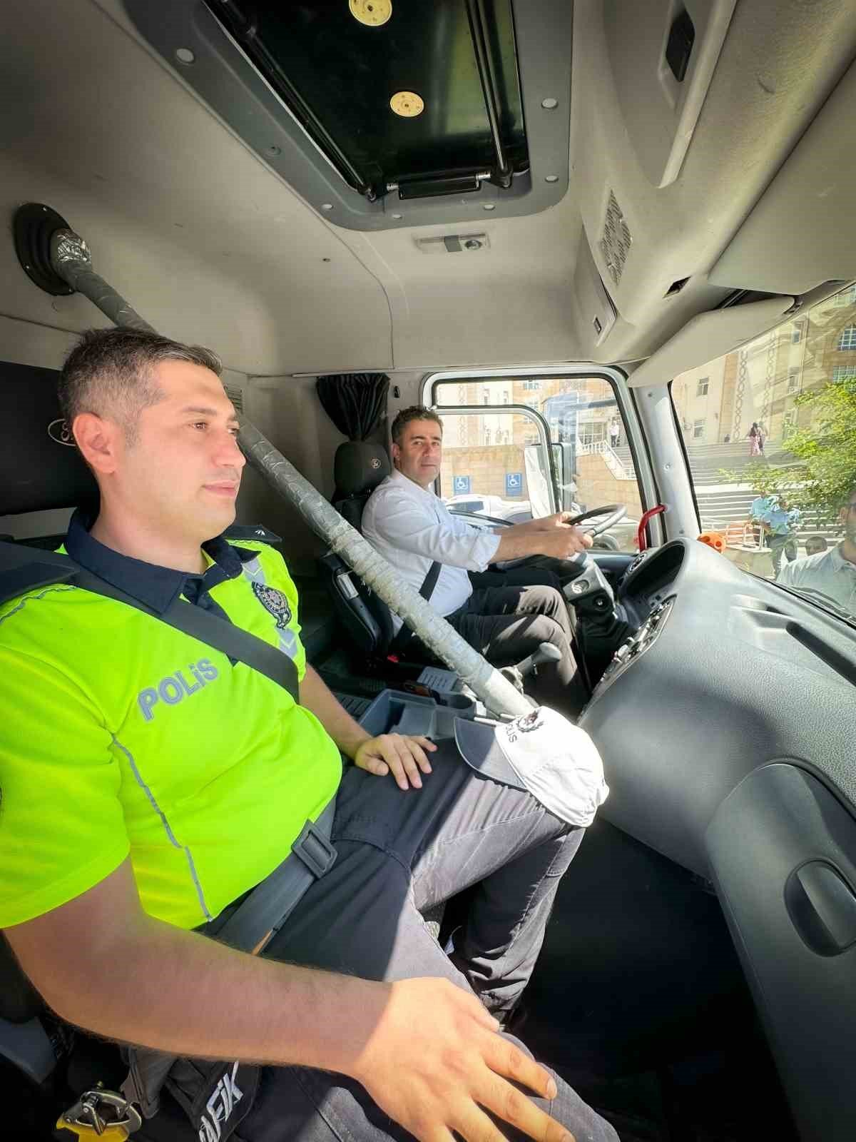 Emniyet kemeri takmanın önemi simülasyon aracı ile anlatıldı