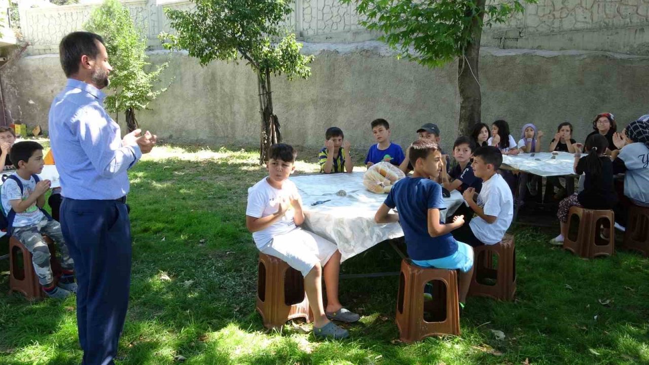 Yaz Kur’an Kursu öğrencilerine mangalda köfte