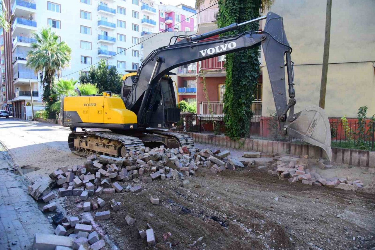 İncirliova Belediyesi’nin yol hamlesi sürüyor