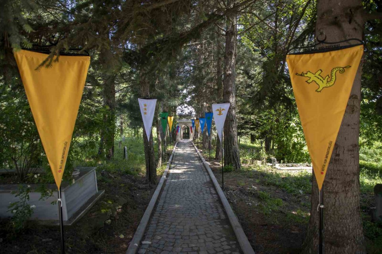 İnegöl ücretsiz Turgut Alp türbe gezisi düzenliyor