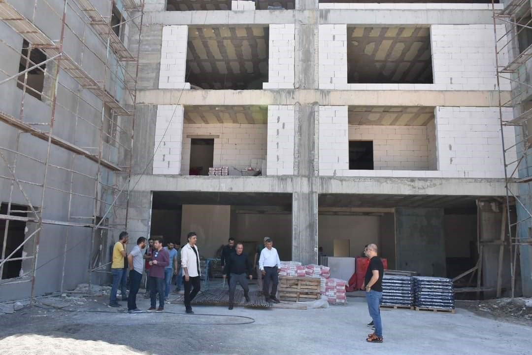 Başkan Ali Sülük, MYO inşaatını inceledi