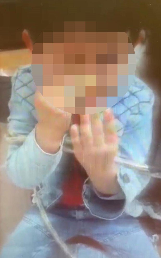 Çocuklarını darp eden vicdansız baba kamerada: Birbirine bağlayarak işkence uyguladı