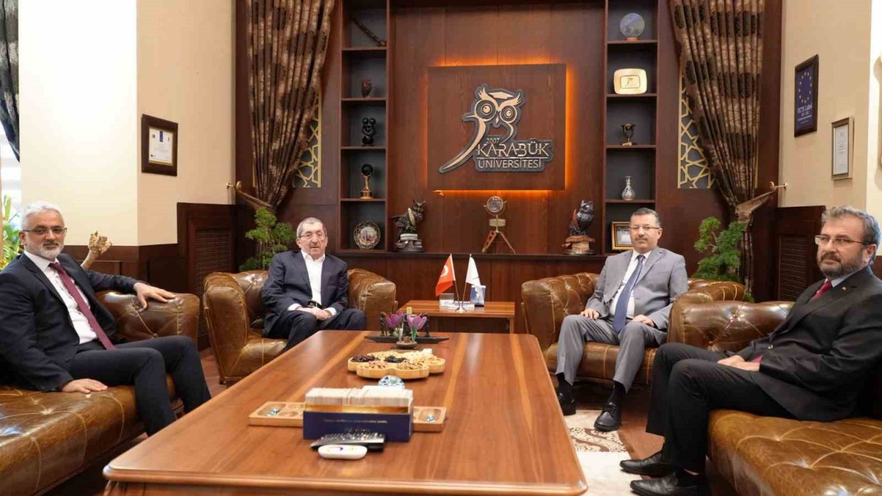 Rektör Kırışık tebrikleri kabul ediyor