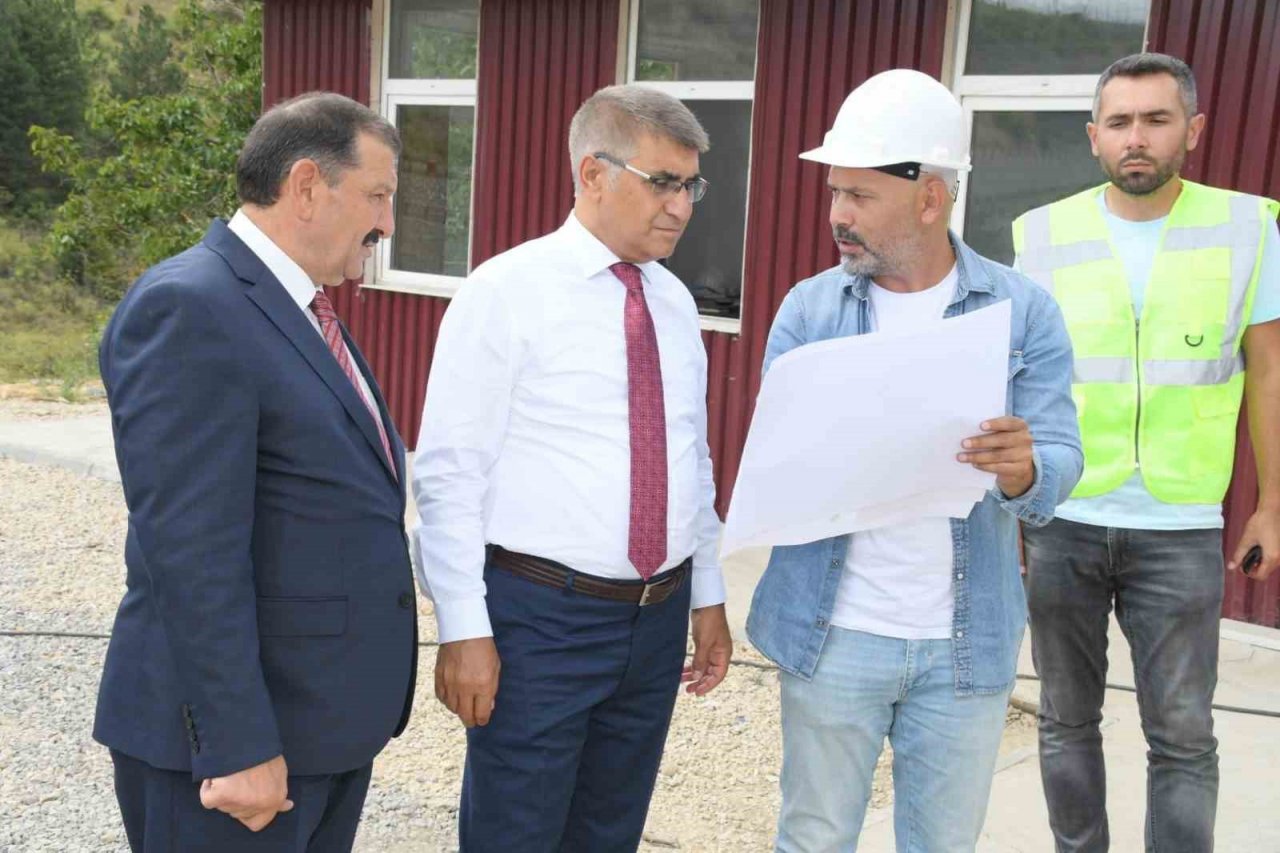 Vali Gürel, millet bahçelerindeki çalışmaları inceledi