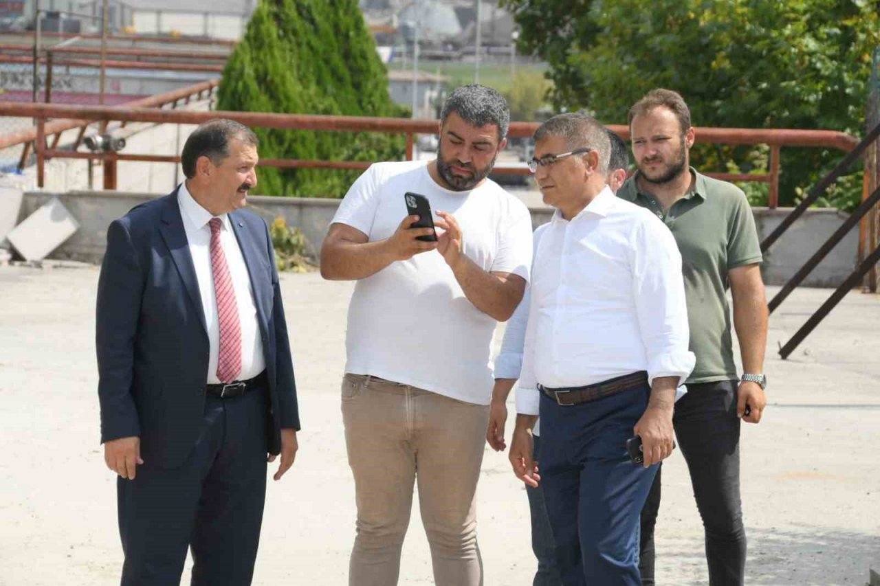 Vali Gürel, millet bahçelerindeki çalışmaları inceledi