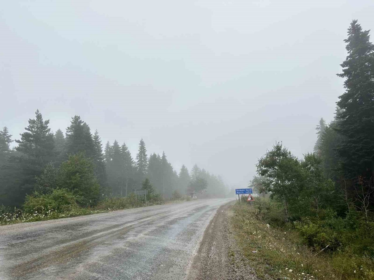 Kastamonu’nun yüksek kesimlerinde sis ve sağanak etkili oldu