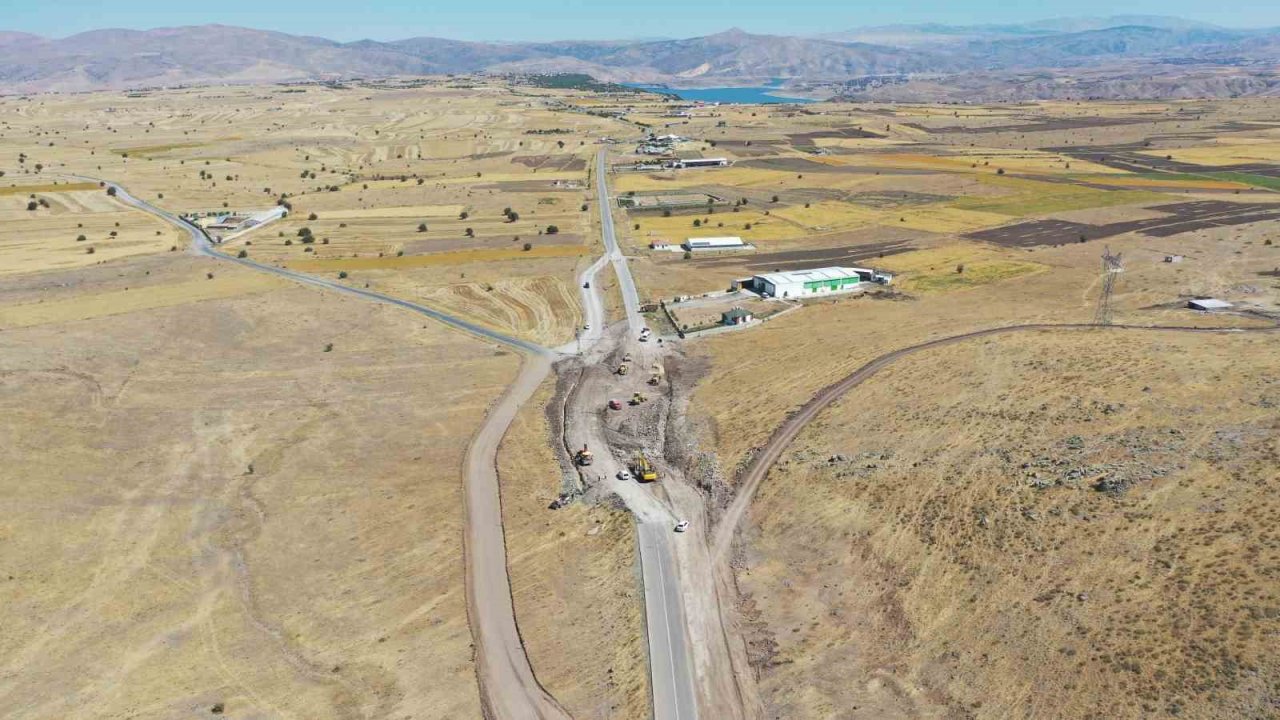 Büyükşehir’den Çevril-Taşhan arasındaki yolda önemli çalışma