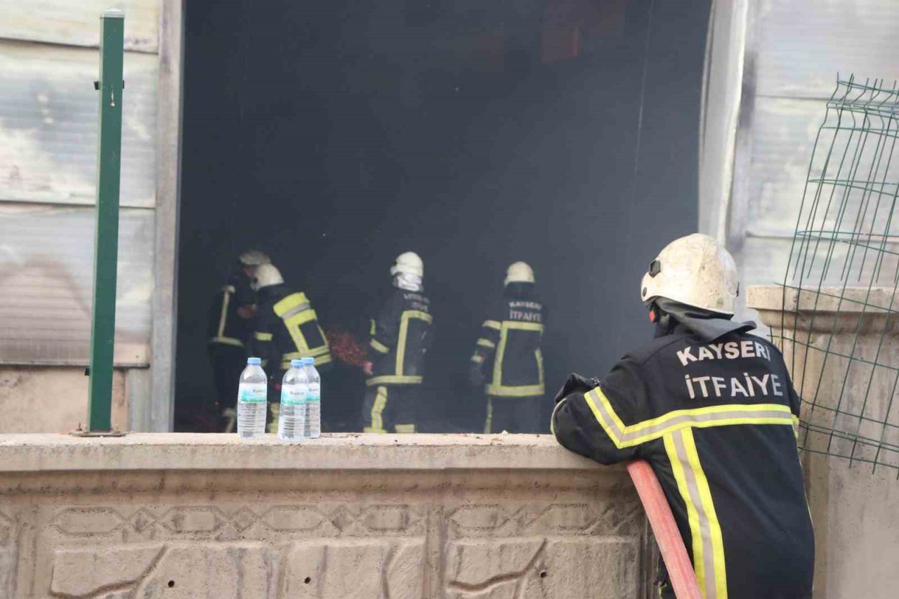 Kayseri’de fabrikadaki yangın kontrol altına alındı